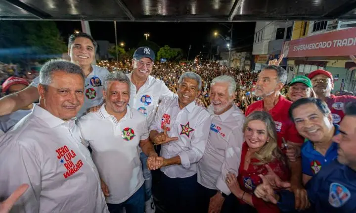 Governador faz ato de campanha em Guanambi junto com prefeito de cidade