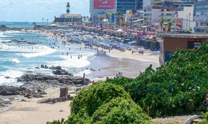 Inema alerta para 20 praias impróprias para banho em Salvador neste fim de semana