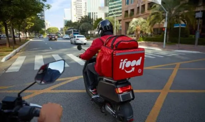 Justiça determina que INSS passe a analisar benefícios a entregadores do iFood por falta de carteira assinada