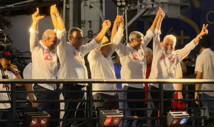 Lula compartilha esperança de se eleger no 1° turno com eleitores