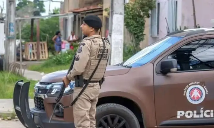 Mãe abandona filhos de um e dois anos e é presa embriagada em Conceição do Coité