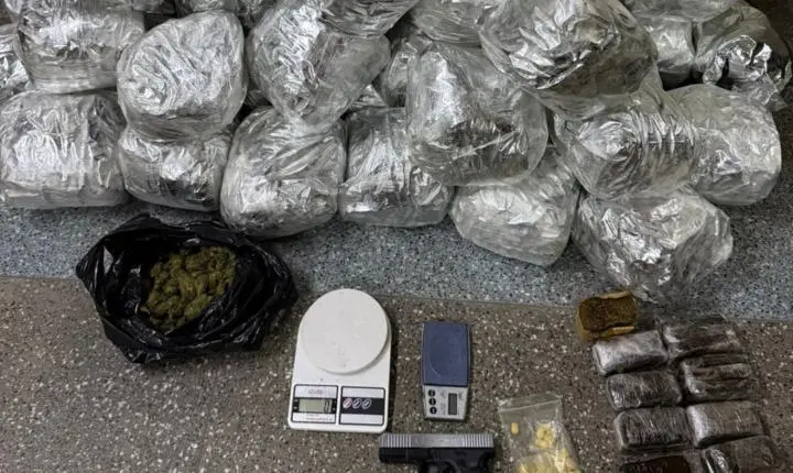 Mais de 40 kg de drogas e arma falsa são apreendidos em Lauro de Freitas