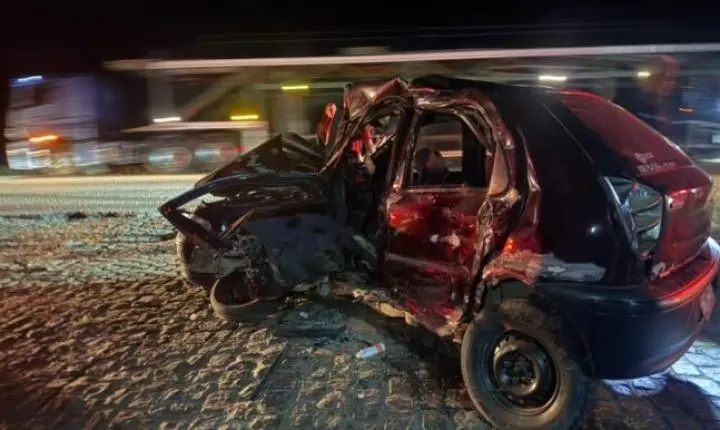 Motorista morre após colisão entre carro e caminhão na Serra do Mutum, na Bahia