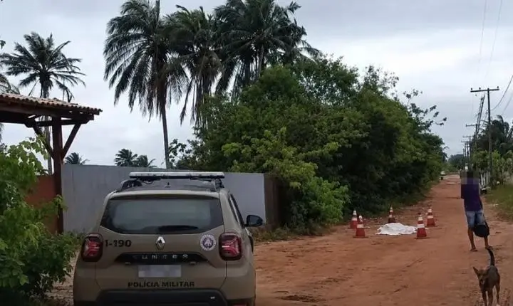 Pedreiro morre eletrocutado em Camaçari após manusear cabo de energia com cano de PVC