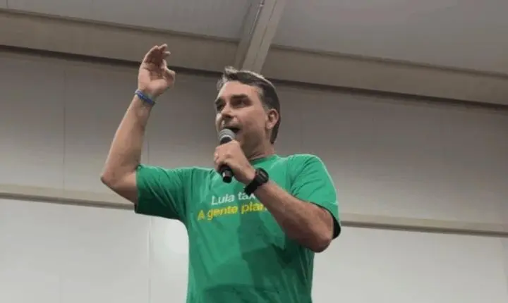 PL estuda visita de Flavio Bolsonaro em setembro e busca “eventos em cidades”; foco é Conquista 