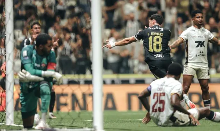 Pouco inspirado na maior parte do tempo, Vitória perde para o Atlético-MG e segue sem vencer fora na Série A