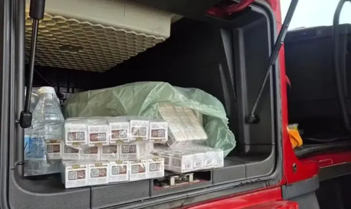 PRF apreende 2,7 mil ampolas de emagrecedor em carreta em Feira de Santana