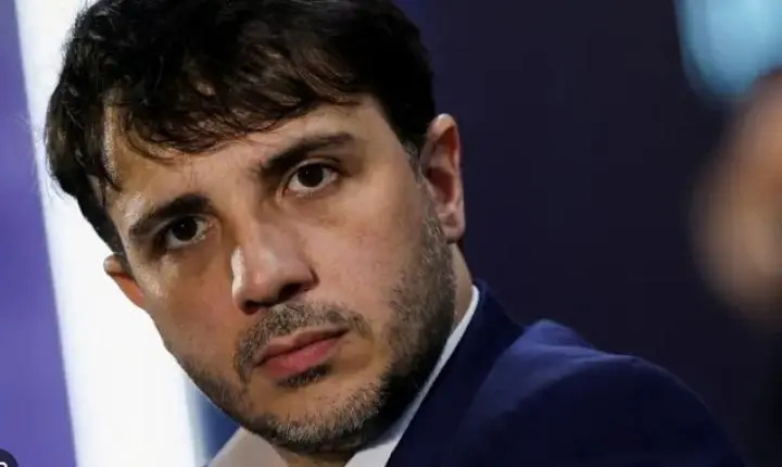 Renan Santos realiza ato no Ibirapuera e pede a prisão de ministros do STF