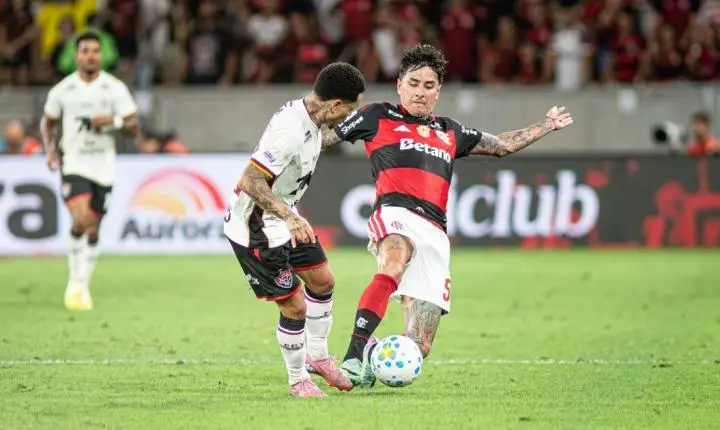 Sem tempo para respirar, Vitória perde para o Flamengo e mantém jejum no Brasileirão