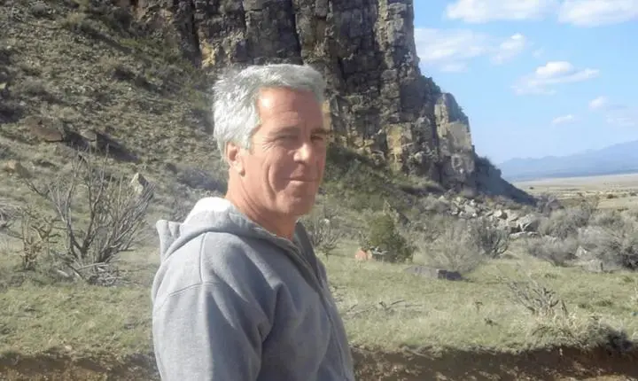 Sobreviventes de Jeffrey Epstein pedem US$ 6 mi em ação judicial contra espólio do financista