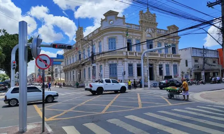 TCM suspende concorrência para monitoramento de trânsito em Feira de Santana