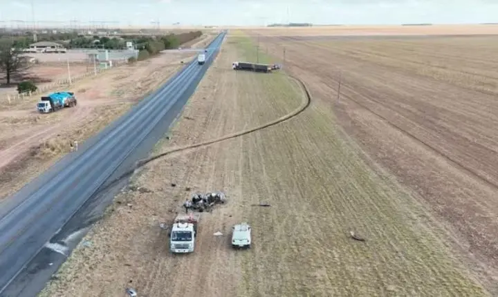 Três pessoas morrem após carro bater de frente com carreta no Extremo Oeste baiano 