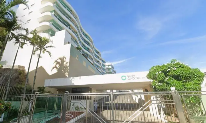 VÍDEO: Confusão em prédio de luxo termina com corredores ensanguentados em Ondina 