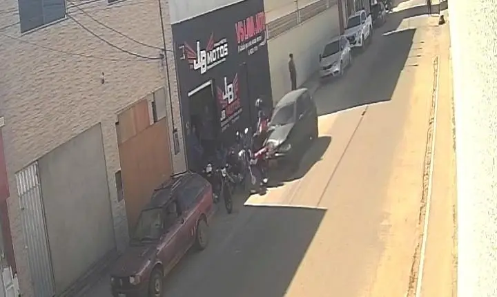 Vídeo mostra homem sendo atingido por carro dirigido por “amigo” na Bahia