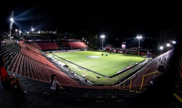 Vitória reabre Mirante Rubro-Negro para sócios no Ba-Vi deste domingo; saiba como participar