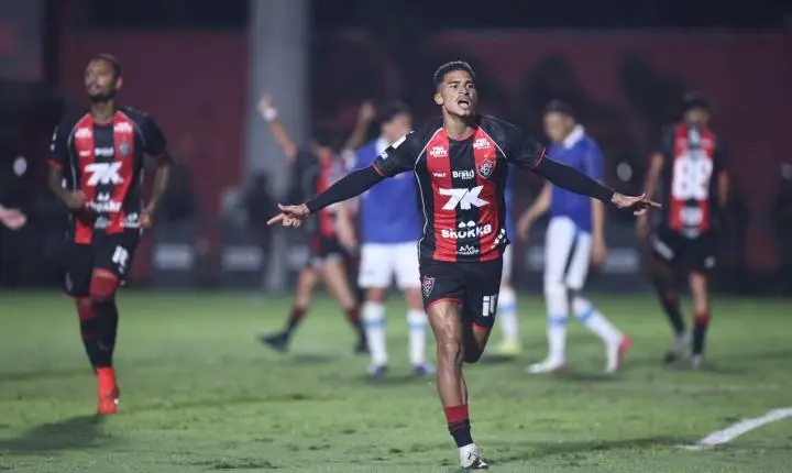 Vitória supera o Grêmio com gol de Renê e abre sete pontos da zona de rebaixamento